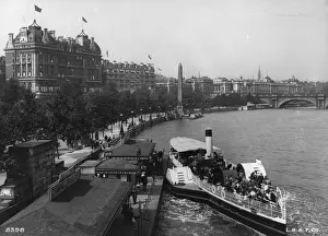 Transport British Europe Prints: Thames Steamer