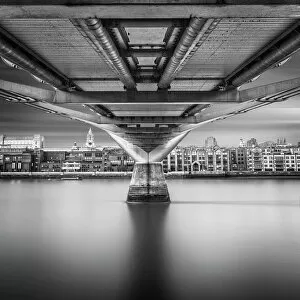 Square Gallery: Thames walk