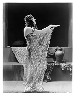 Lac0044 Prints: Theda Bara In Cleopatra