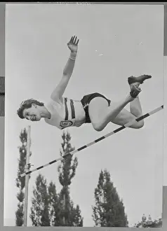 Thelma Hopkins in Jumping