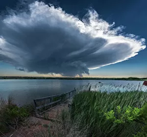 Images Dated 26th May 2018: Thunderstorm over a Lake. Texas, USA