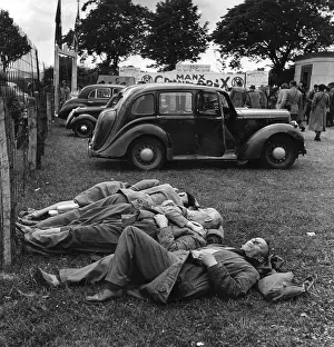 Saloon Car Prints: Tired Spectators