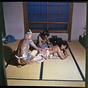 Tokumitsu Uchida Tattooing with Fellow Artist