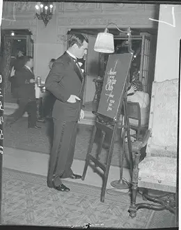 Tom Mix Reading Sign