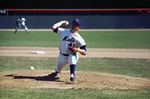 Tom Seaver Pitching
