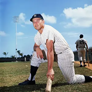 Tom Tresh Kneeling