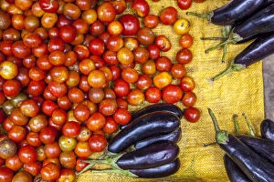 Images Dated 28th September 2014: Tomatoes and eggplants for sale on market