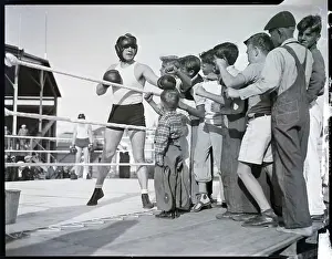 Tommy Loughran Gives Kids Pointers