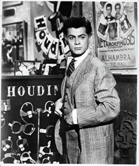 Lac0019 Prints: Tony Curtis In Houdini