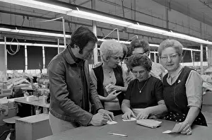 Huty37368 Prints: Tony Curtis Visits The Tom James Company Factory, Perth Amboy, New Jersey