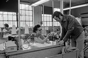 Huty37368 Prints: Tony Curtis Visits The Tom James Company Factory, Perth Amboy, New Jersey