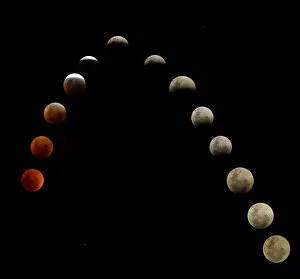 Images Dated 24th September 2009: Total lunar eclipse, first half