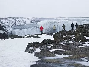 Images Dated 10th March 2013: Tourists taking pictures of the Godafoss waterfall, Godafoss, Gemeinde Pingeyjarsveit