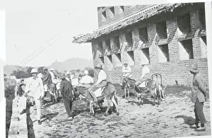 Manchuria Prints: Tourists Waiting