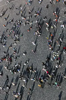 Weekend Activities Prints: Tourists watching street perfrormers on the Old Town Square
