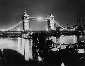 Images Dated 2nd October 2007: Tower Bridge