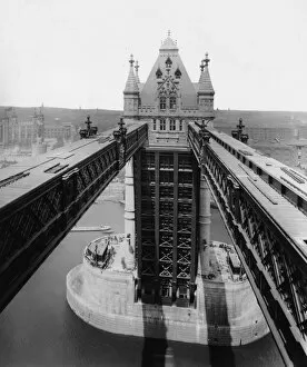 Images Dated 30th July 2016: Tower Bridge