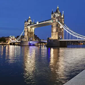 Images Dated 5th August 2014: Tower Bridge, London, England, United Kingdom