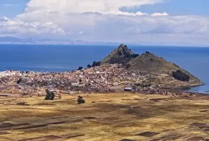 Images Dated 10th September 2013: The town of Copacabana on the shores of the lake Titicaca, Bolivian plateau Altiplano, La Paz