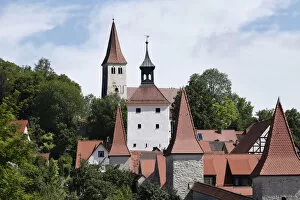 Images Dated 8th July 2011: Town walls and the Basilica of St. Martin, Greding, Middle Franconia, Franconia, Bavaria, Germany