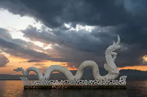 Images Dated 30th November 2011: Traditional dragon sculpture, Kwan Phayao Lake, Phayao Province, Thailand, Asia