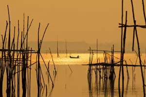 Images Dated 9th February 2013: The traditional fishing in Huai Luang Reservoir
