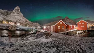 Images Dated 3rd August 2018: Traditional Norwegian fishing cottages, huts, Reine in Lofoten in northern Norway