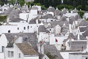 Images Dated 27th May 2014: Traditional trulli round houses, Trullostadt, Rione Monti, Alberobello, Valle dItria
