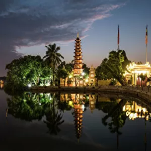 Images Dated 6th December 2016: Tran Quoc Pagoda Landscape, Square, Hanoi, Vietnam