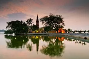 Images Dated 3rd February 2013: Tran Quoc pagoda in sunset