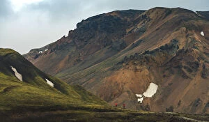 Images Dated 26th June 2014: travellers walking at the volcanic landscape of landmannalaugar