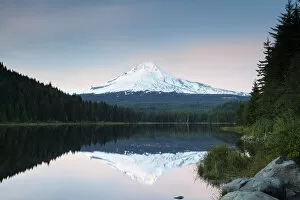 Images Dated 4th October 2013: Trillium Lake with Mount Hood, Government Camp, Oregon, United States