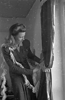 Decorating Prints: Trimming Curtains