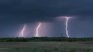 Images Dated 20th May 2018: Tripple lightning in Northwestern Texas. USA