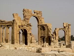 Images Dated 25th October 2008: The triumphal Arch, Palmyra