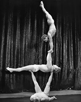 Trois de Mills Performing Human Pyramid