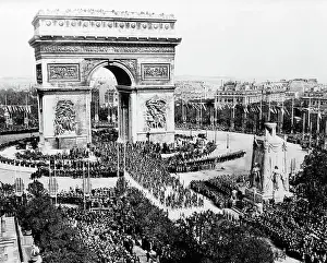 Parade Prints: Troops Marching Thru Arc Of Triumph