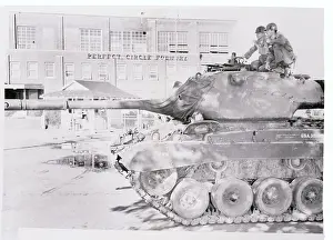 New Castle Prints: Troops Positioning a Tank