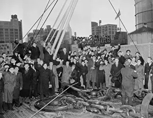 Troops Return From Spain To New York