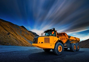 Images Dated 22nd May 2016: Truck on remarkable