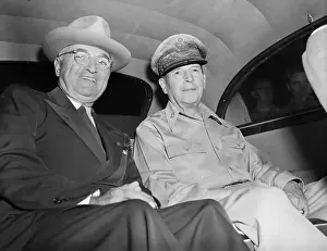 Truman, MacArthur in Car