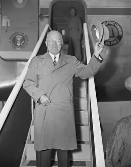 Passenger Airplane Prints: Truman Waving His Hat