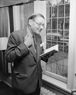 Eliot Prints: T.S. Eliot Reviews Early Poetry