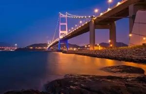 Tsingma bridge w / rock beach foreground