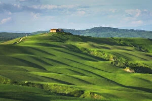 Images Dated 1st May 2015: Tuscany Landscape