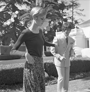 94174688 Twiggy Prints: Twiggy In Beverly Hills