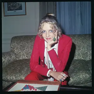 Twiggy Playing a Game of Chinese Checkers