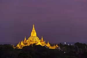 Myanmar Culture Gallery: Twilight Ananda pagoda in Bagan. Burma