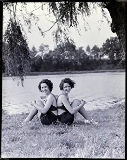 Twins Prints: Twin Sisters Sitting Back to Back