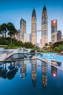 Images Dated 8th May 2018: Twin towers reflection, Kuala Lumpur, Malaysia